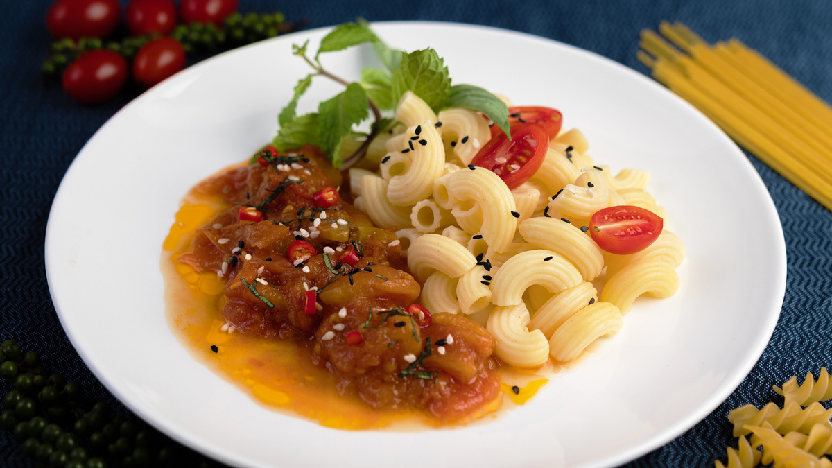 Макароны с мясной подливкой