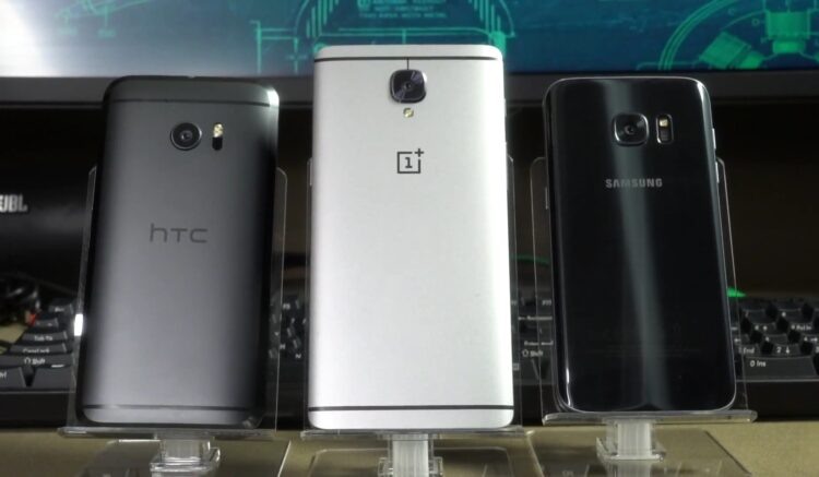    Тогда смартфоны были совершенно другими. Изображение: MrMobile [Michael Fisher]