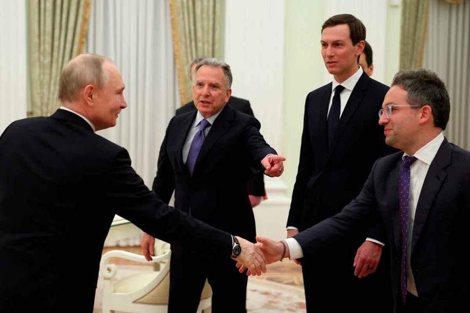    Участник переговоров по Украине в Кремле Джош Грюнбаум (справа) GLOBAL LOOK PRESS