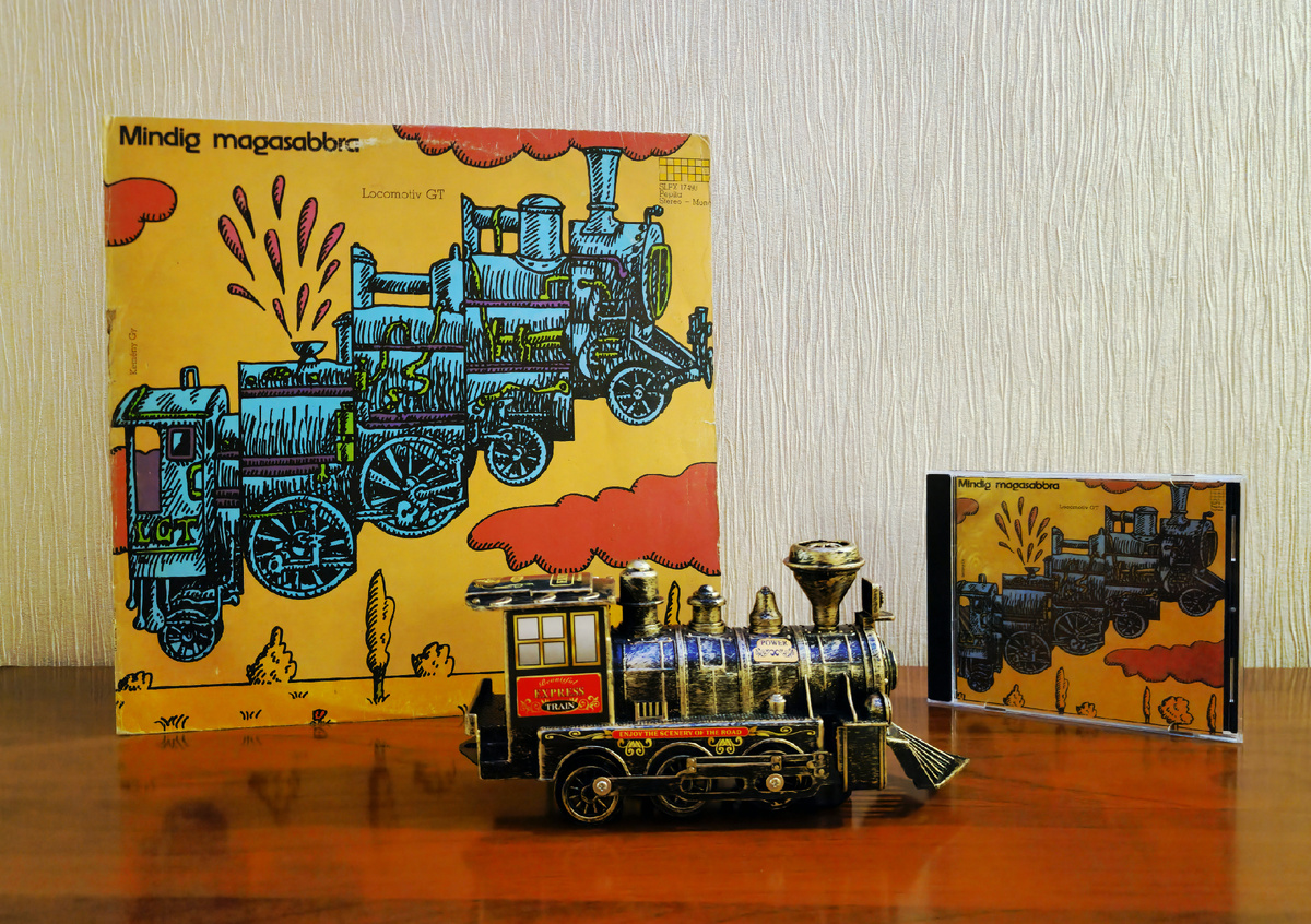 Варианты издания альбома «Mindig magasabbra» группы Locomotiv GT на виниловой пластинке и компакт-диске.