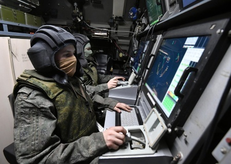    Российские военнослужащие сил ПВО получают 45 тыс. рублей в месяц? Делягин обратился в Минобороны за разъяснением