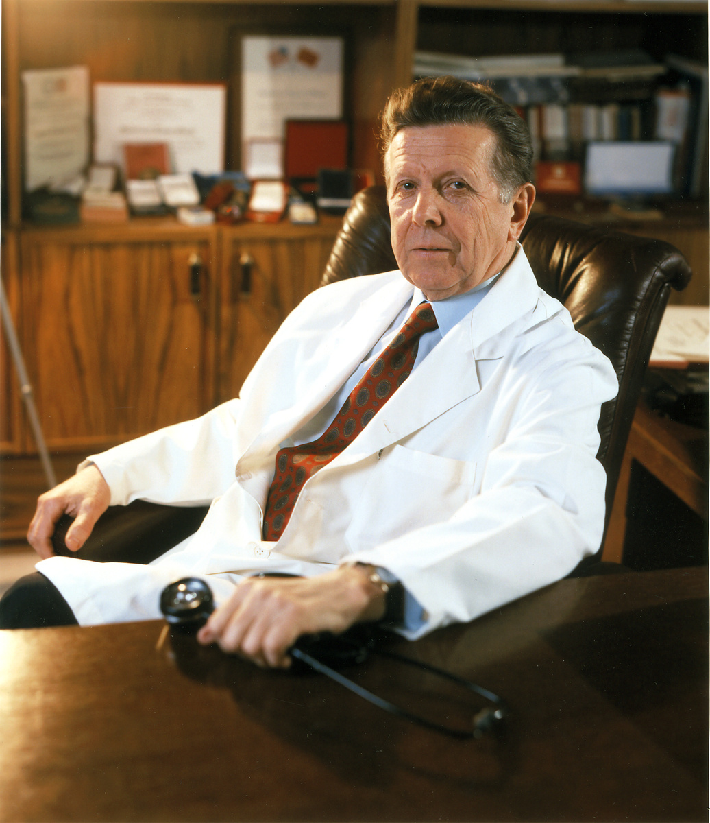 Евгений Иванович Чазов (1929 - 2021) – врач-кардиолог, академик АМН и АН СССР, академик РАМН и РАН, восьмой Министр здравоохранения СССР, фотография была передана автору с разрешения Евгения Ивановича