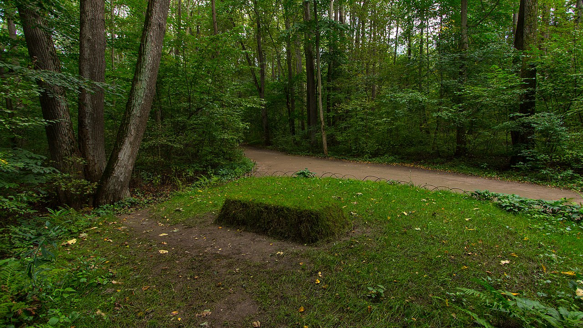 Могила Толстого в Ясной Поляне