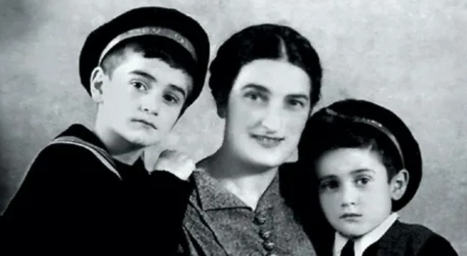 Кахи Кавсадзе с мамой и братом