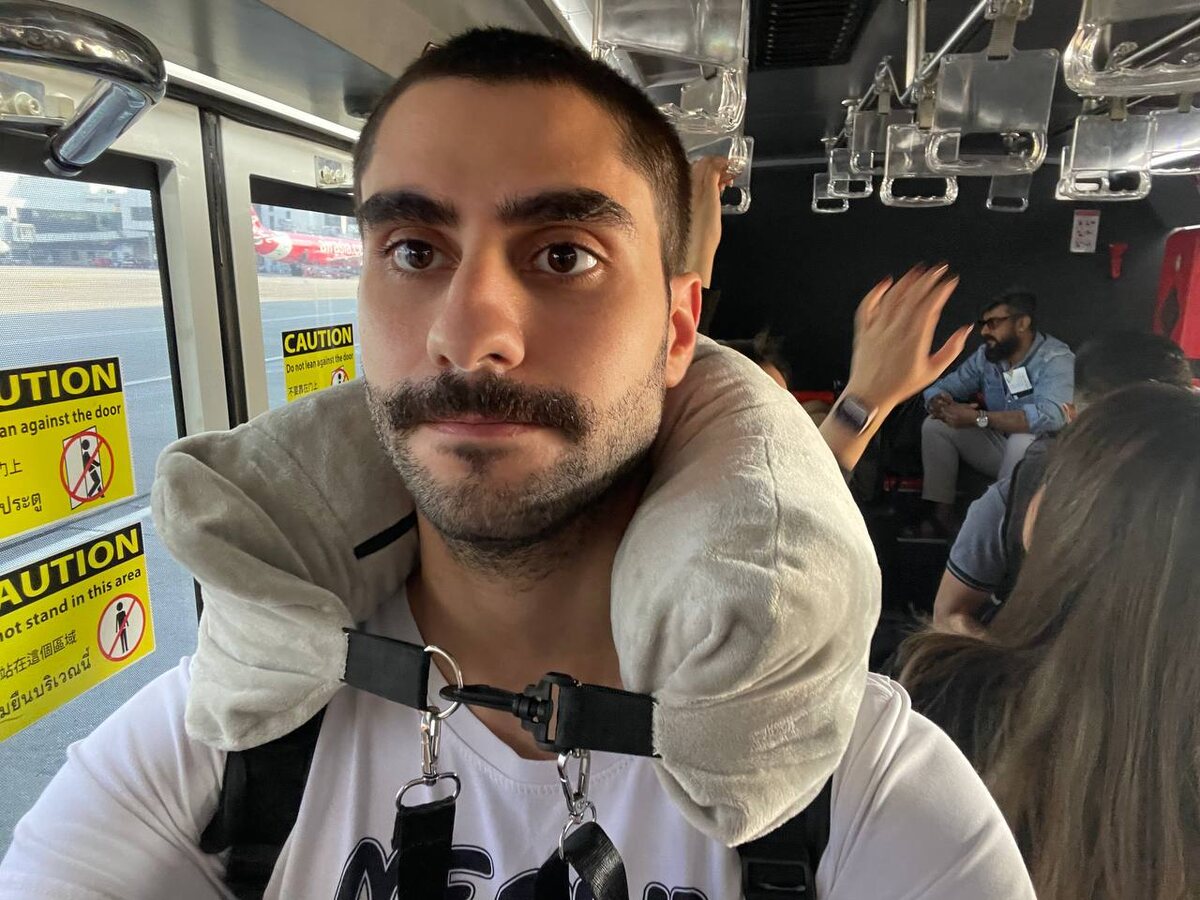 Кстати, все свои футболки, носки и нижнее белье были в моей подушке для перелетов, естесвенно ее и не взвешивали 