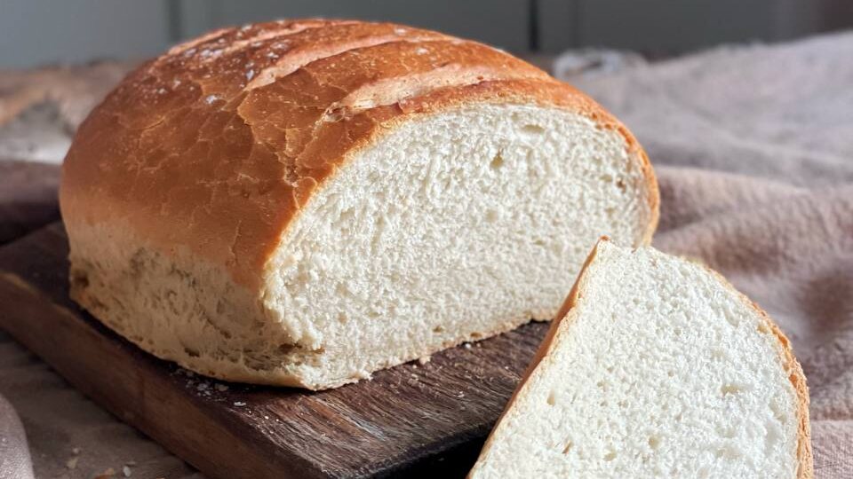 Больше тортов я люблю только свежий хрустящий хлеб) с холодным маслом