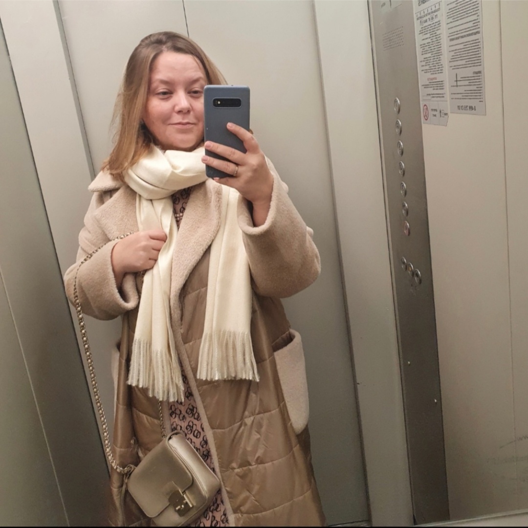 И этого пальто уже нет. На него на Авито был аншлаг