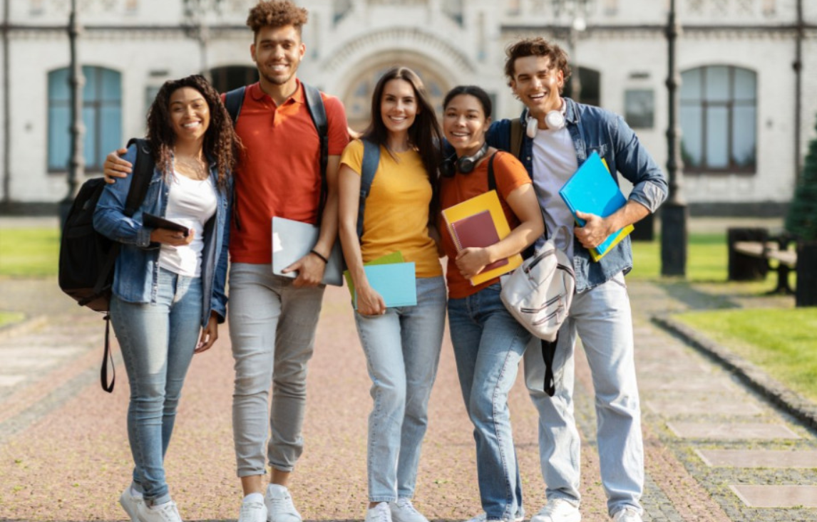 Студенты британского вуза. Фото из открытого источнка в Яедексе