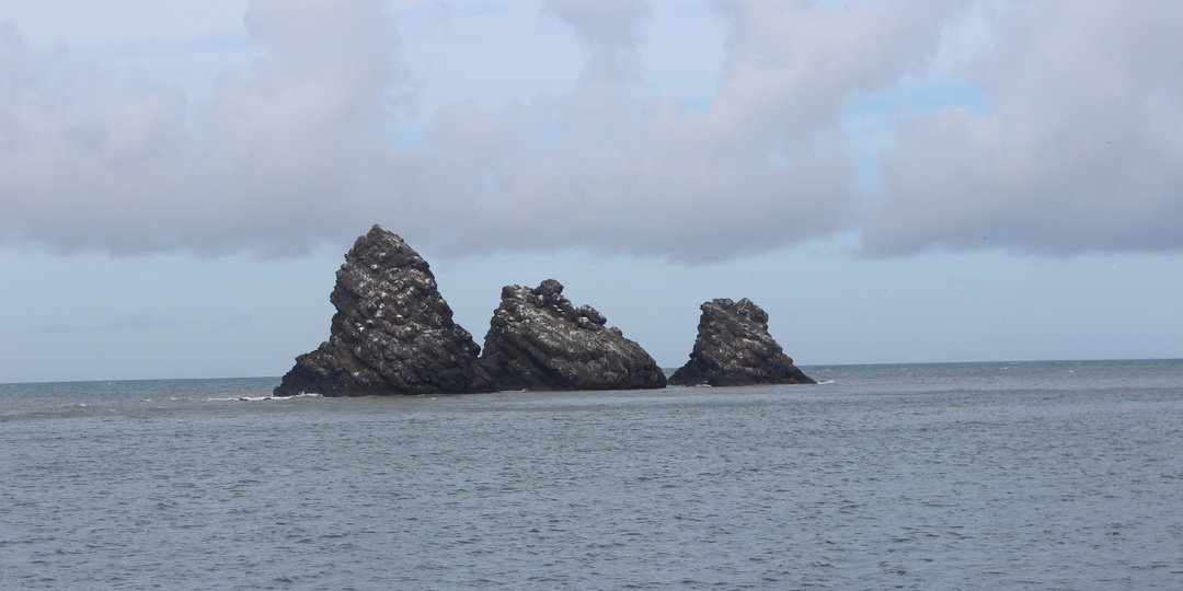 "Три брата": одна из главных природных достопримечательностей северного Сахалина