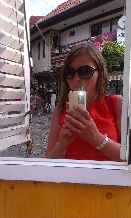 Это я на экскурсии в Несебре. Старый город, очень понравился. Фото сегодня тоже откопала на диске. 