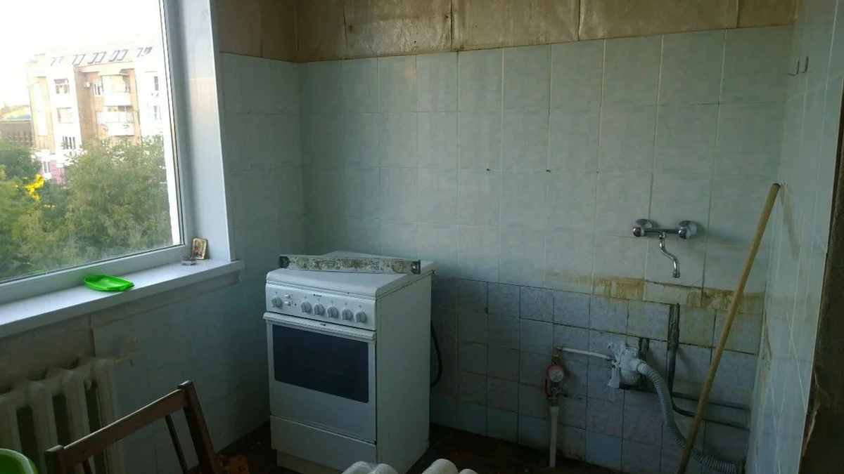 Кухня, которая мне досталась. Печально, конечно.