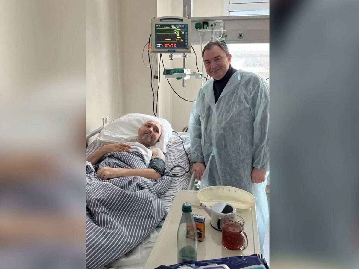    Руководитель администрации губернатора Астраханской области Павел Паутов навестил раненого бойца СВО - депутата региональной думы от ЛДПР Евгения Бабушкина | © Фото : Пресс-служба Губернатора Астраханской области/Telegram