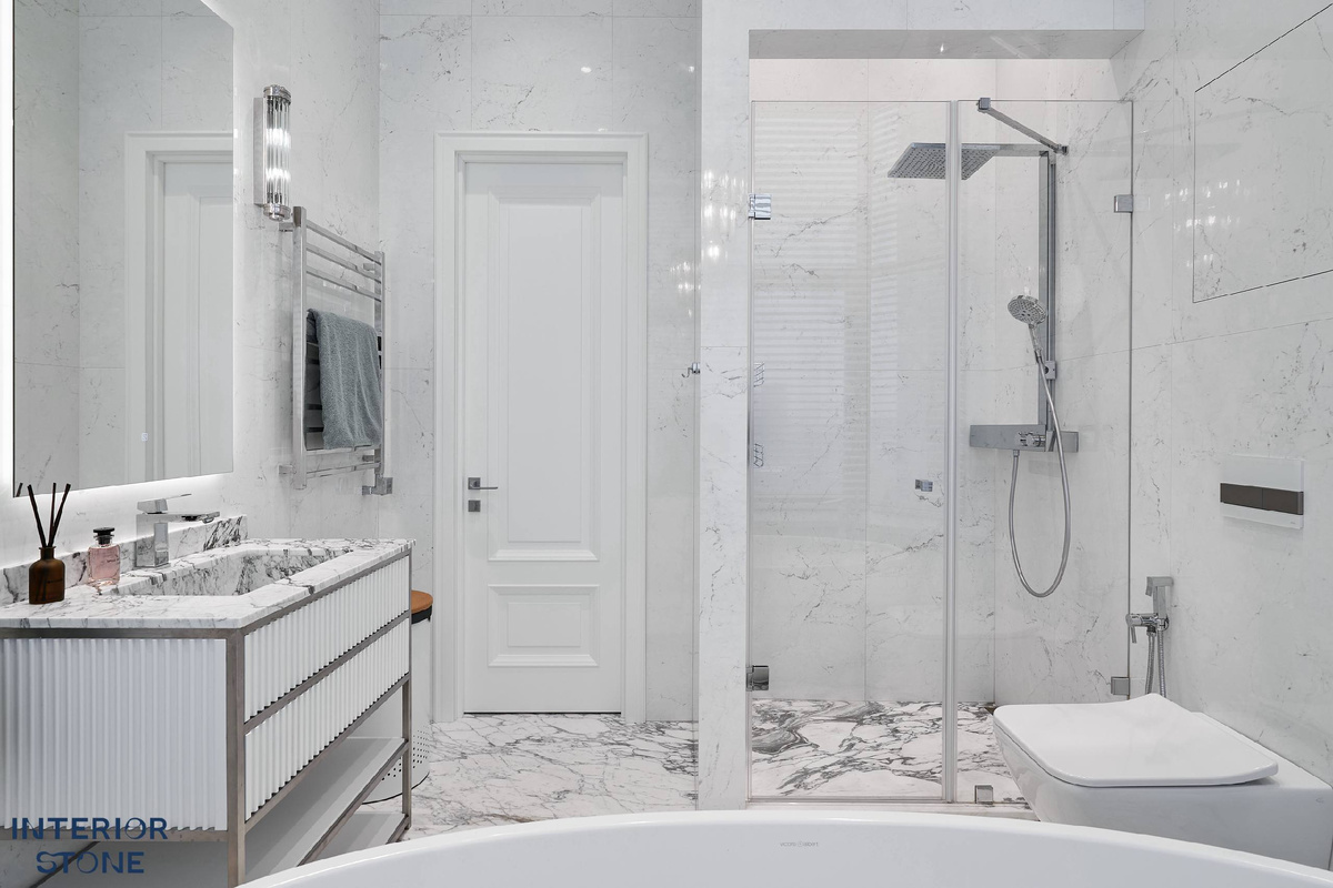 Санузел из натурального мрамора Калакатта Коркия