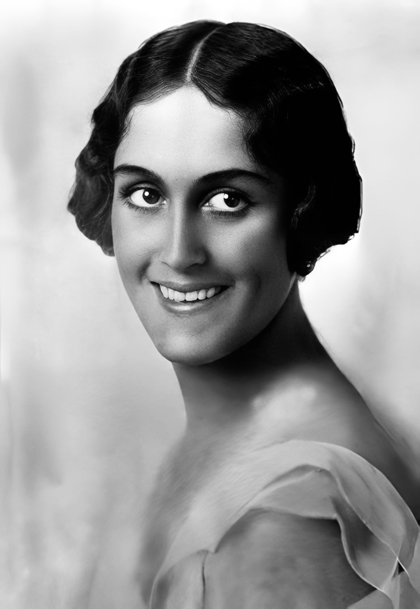 Аспасия Манос