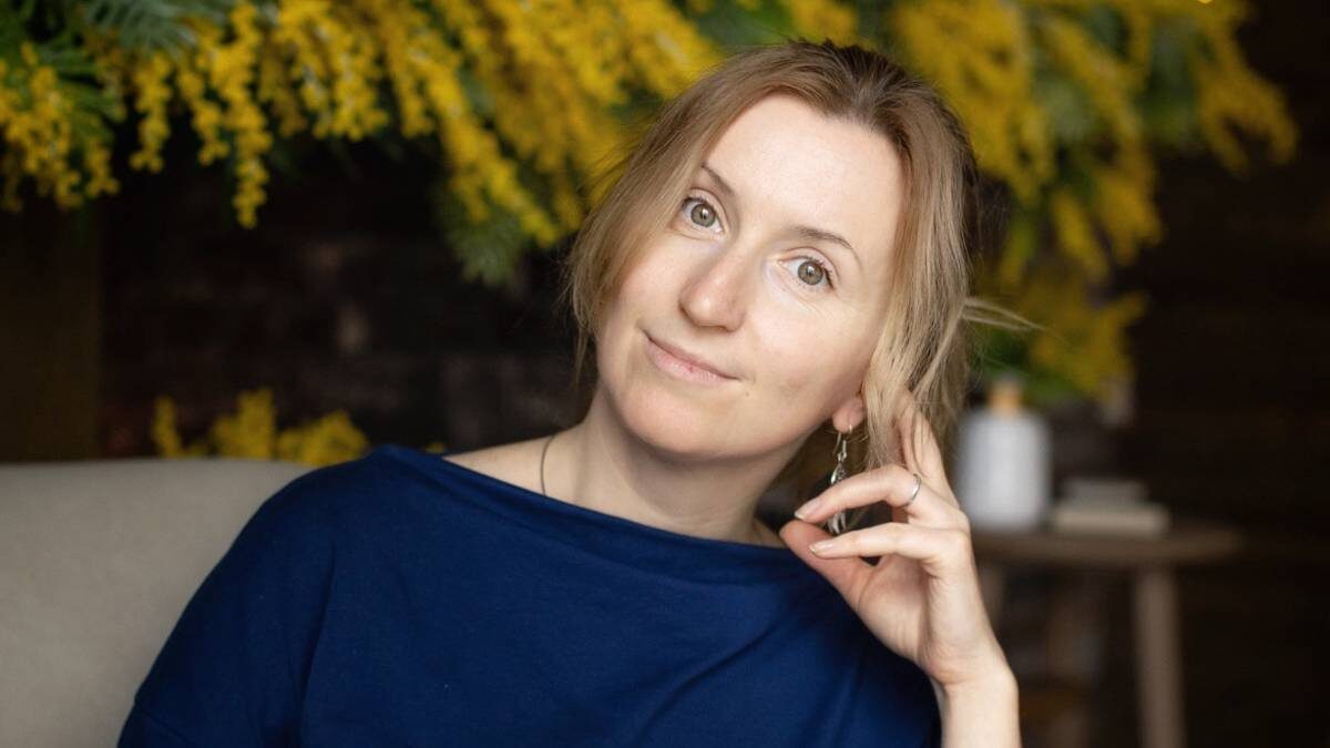    Почерковед Евгения Ветрова способна определить, при каких обстоятельствах и в каком состоянии человек написал тот или иной документ / Фото: Личный архив