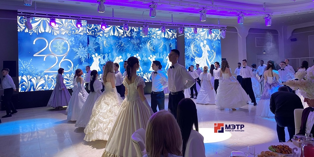 Вальс, полька, полонез: в Йошкар-Оле прошёл студенческий бал