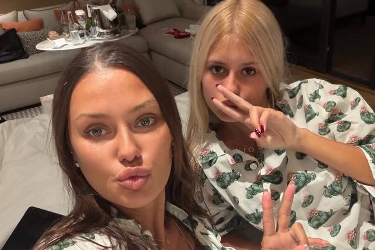    Виктория Боня с дочкой Соцсети