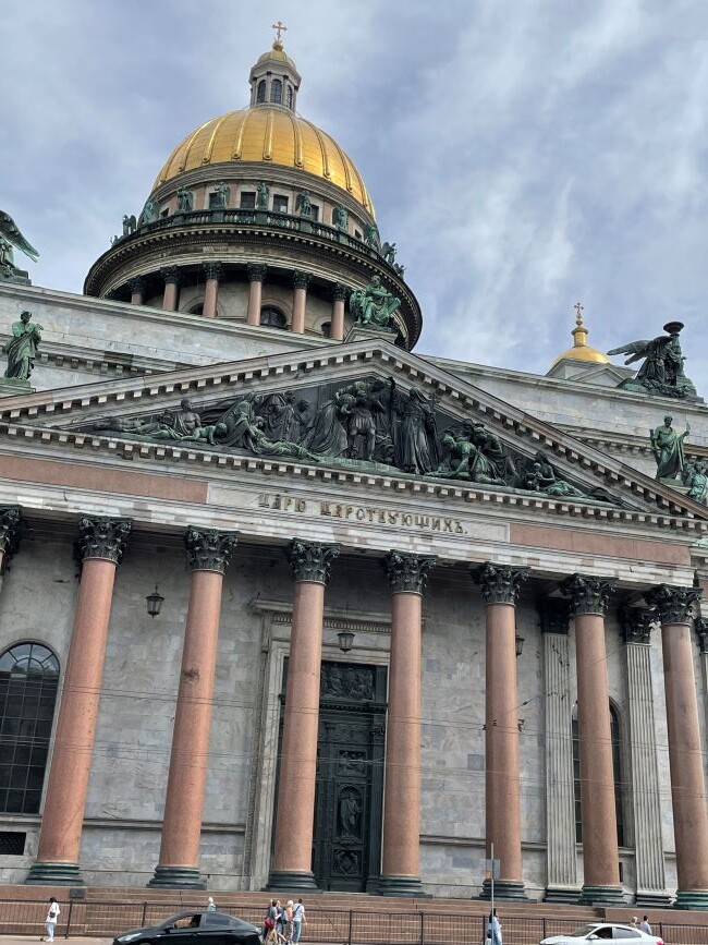 Позолоченный купол собора