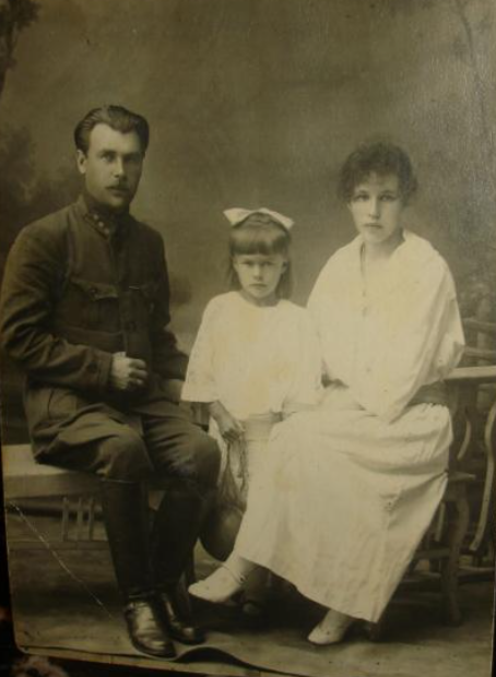 Довоенное семейное фото командира РККА. 