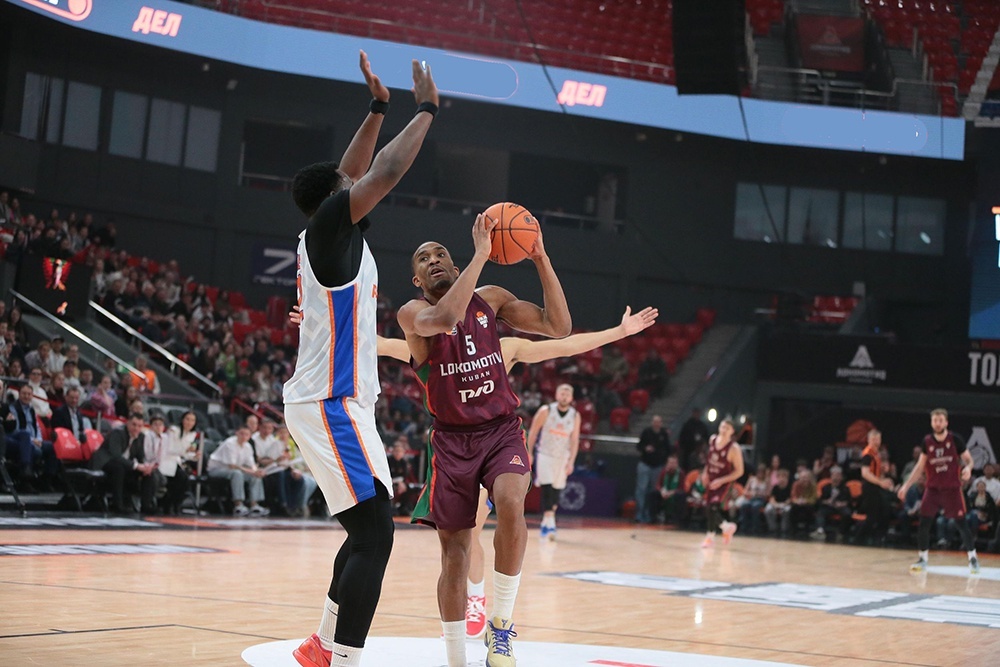    Джеремайя Мартин (№ 5) стал лучшим бомбардиром в составе "Локо". / Фото: Пресс-служба Единой лиги