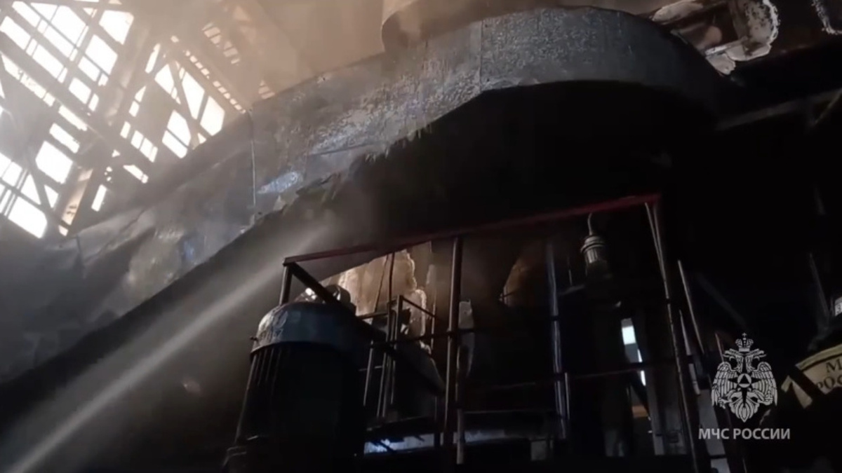   Сотрудники МЧС потушили пожар в Курском цехе