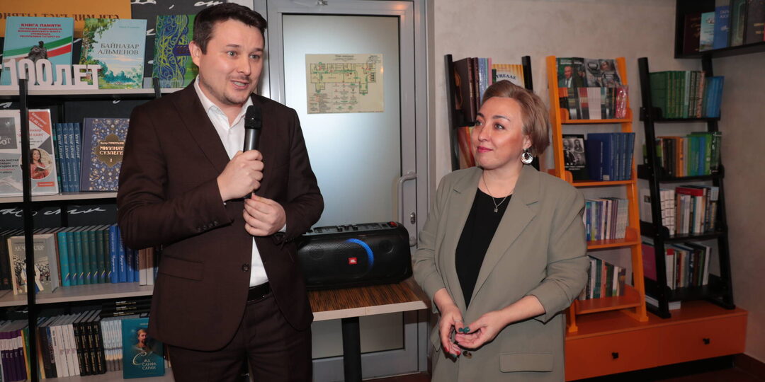 Галиуллин назвал книгу Луизы Янсуар «Сөт» украшением Татарского книжного издательства