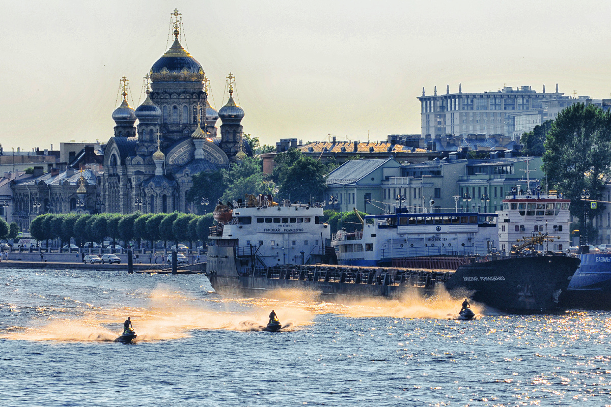Брызги Невы. Фотография Александра Новикова. 2019