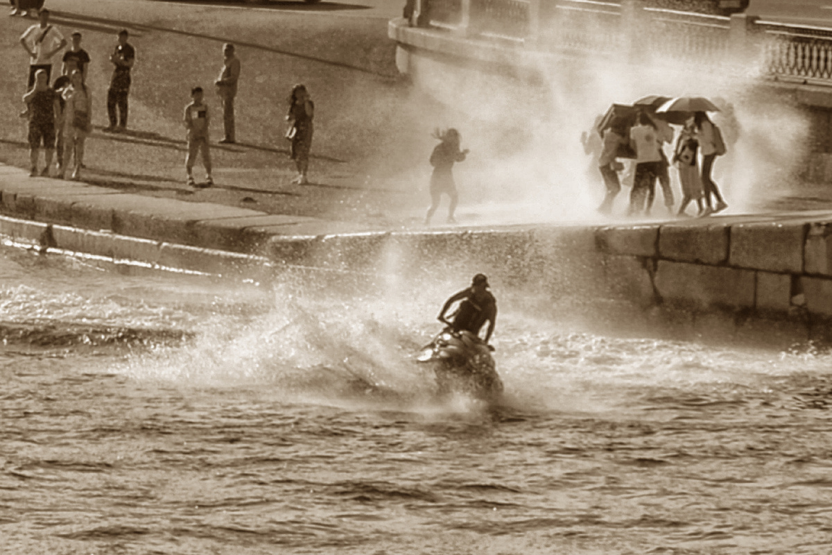 Брызги Невы-2. Фотография Александра Новикова. 2019