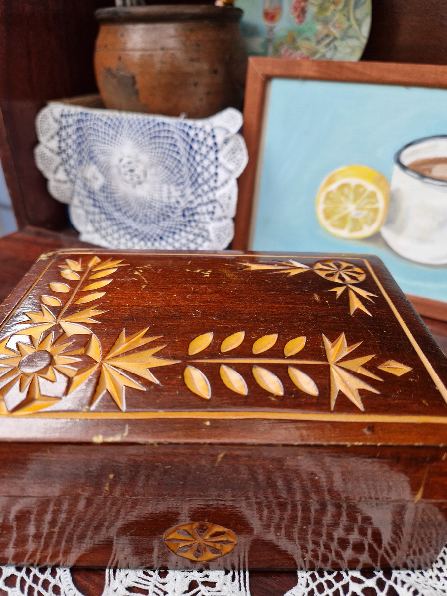 Шкатулка с бижутерией