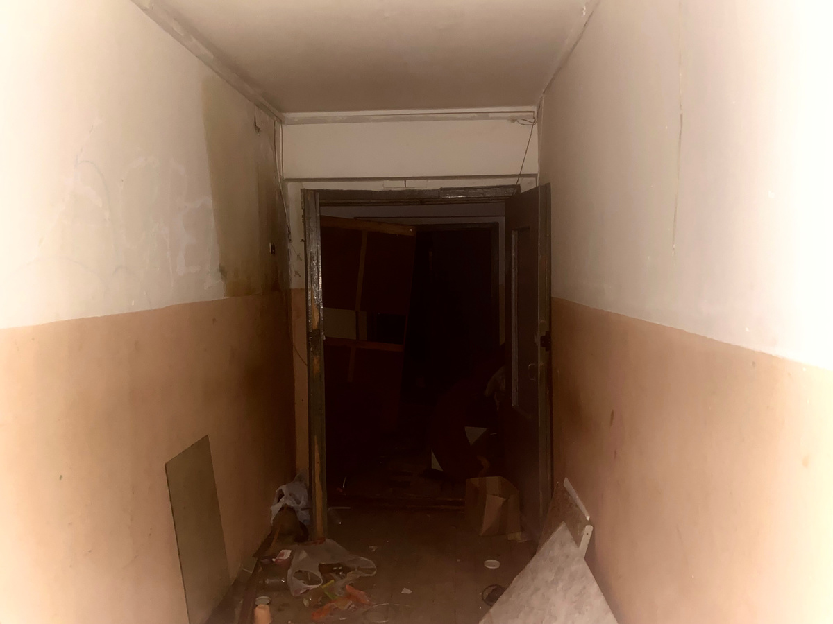 Первый взгляд на коридор, который ведёт дальше к самому интересному