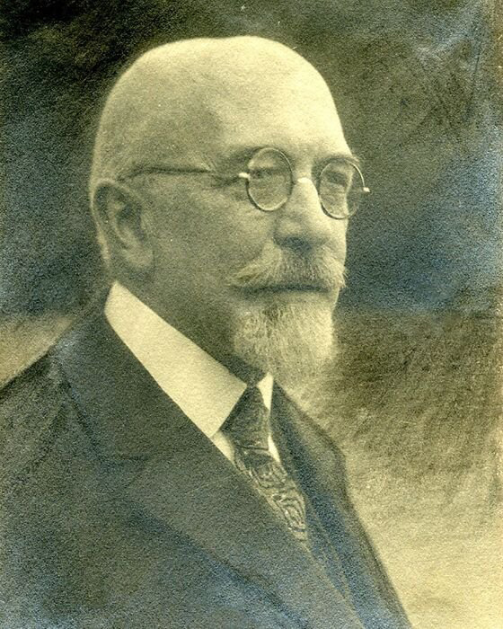 Огюст Понсо (1846–1924). Фото: Papier d'Arménie