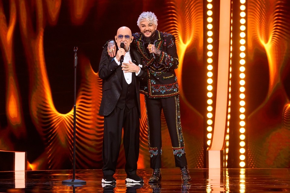    Филипп Киркоров и Михаил Шуфутинский дружат почти 40 лет, теперь и спели вместе. Фото — телеканал «Россия»