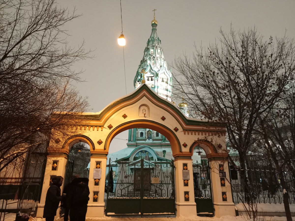 Никольская церковь в Москве зимой. Фото автора. 