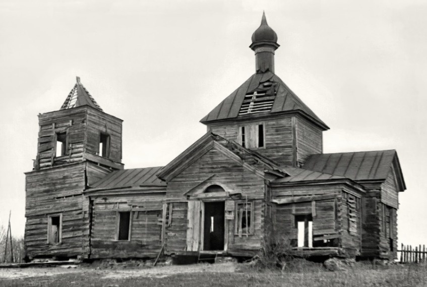 Фото из открытых источников. Так церковь выглядела незадолго до пожара. Начало 70-х годов прошлого столетия.