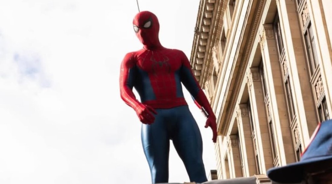     Кадр со съемок фильма «Человек-паук: Совершенно новый день» (2026) / Фото: соцсети Тома Холланда