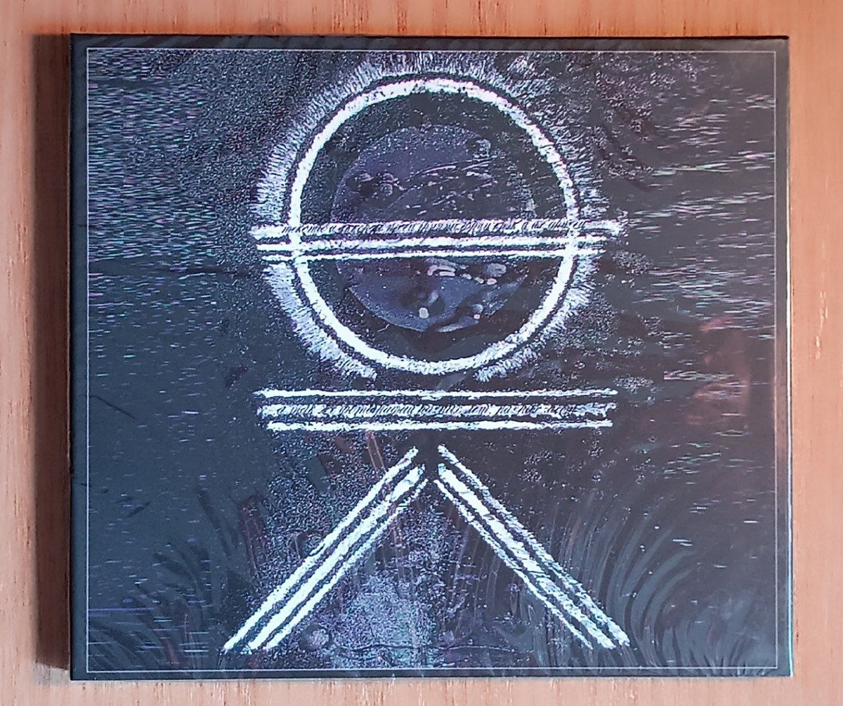 Группа ФРАУ КРЭК. «Акустик + Бонус Электроверсии» (2025). Фото издательства "Выргород"