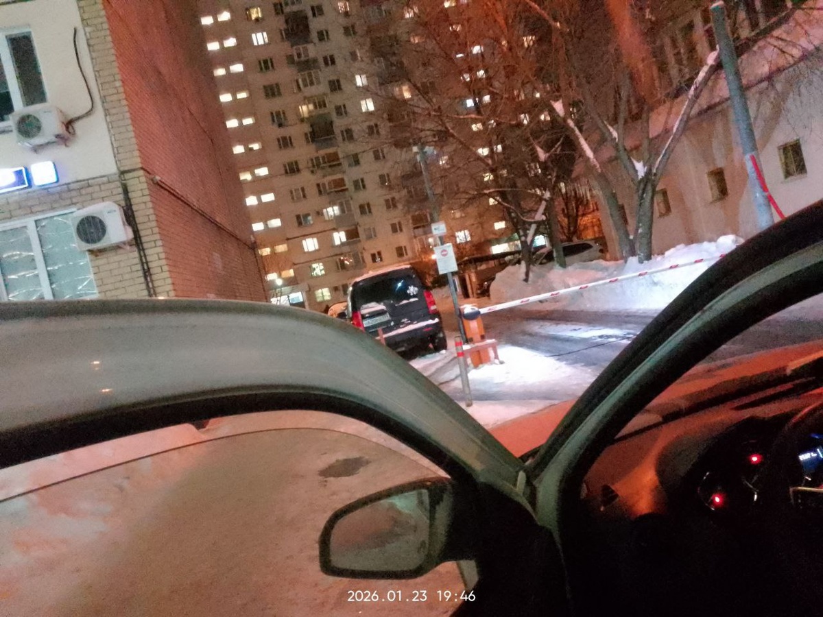 Нужный дом тот что вдали