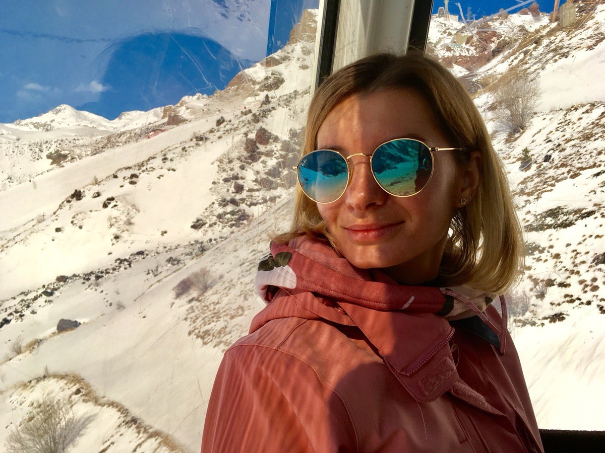 Аня Лимберг в горах. Поднимаемся на Эльбрус кататься на сноубордах, март 2020