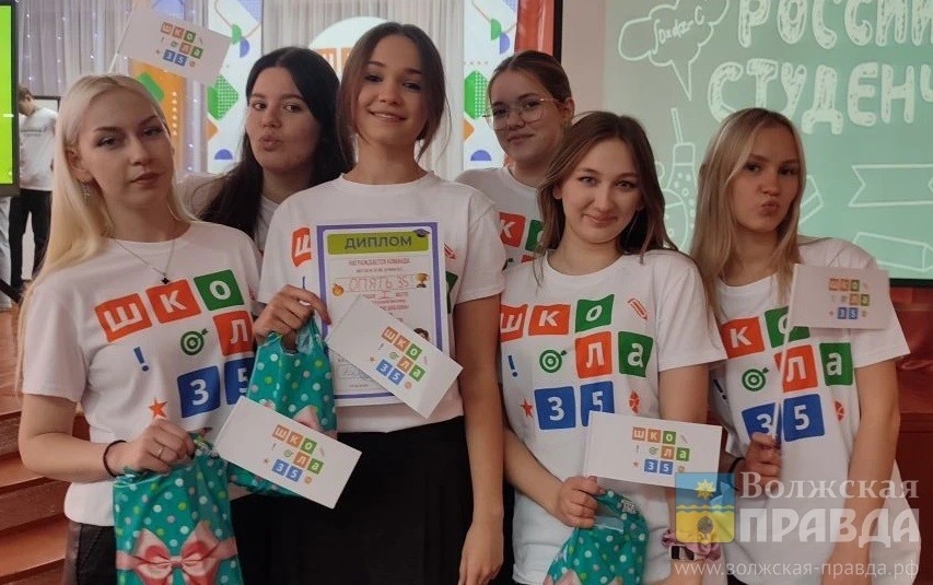 Команда - победительница "Опять, 35!"📷    «ВПТшки» и «Опять 35!»: в Волжском прошёл квиз «Студенты вне шаблона»
