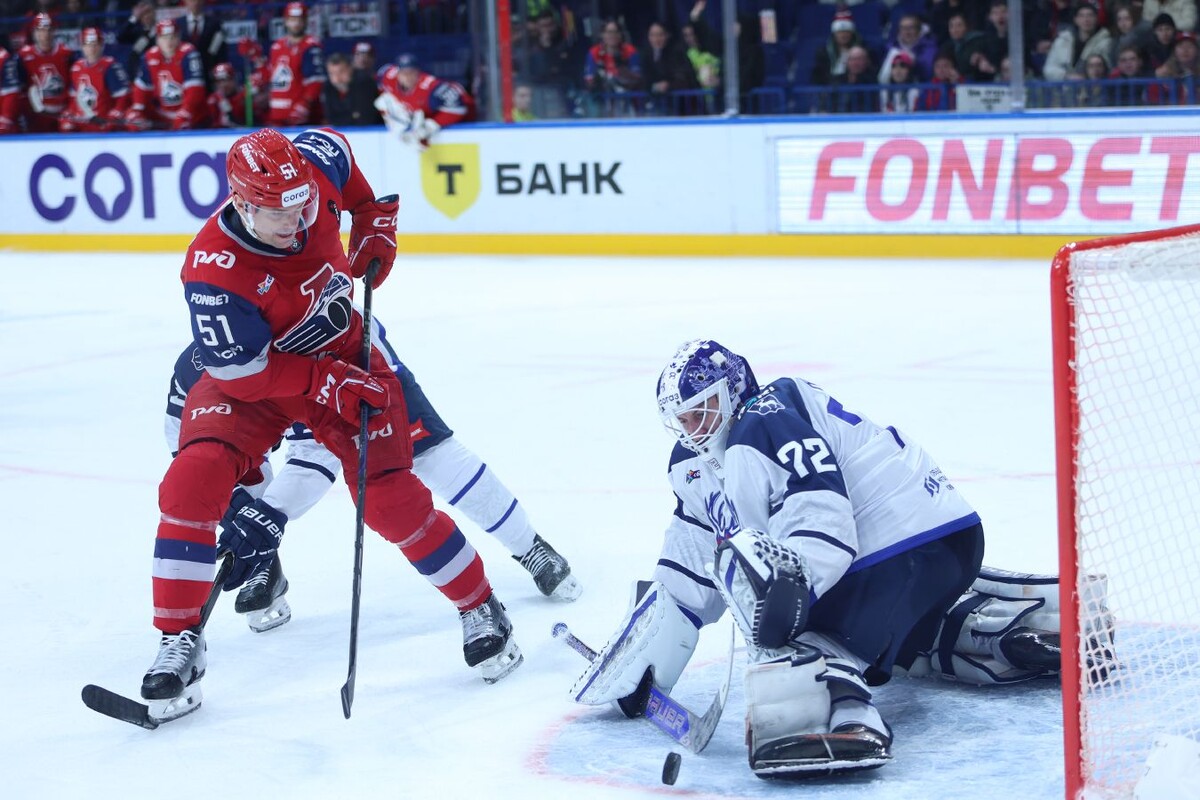 Фото из открытых источников ("Локомотив" атакует ворота нижегородцев)