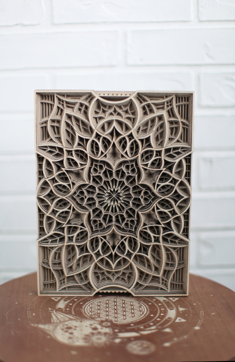 Фронтальный вид: объём читается даже без зазоров между слоями.