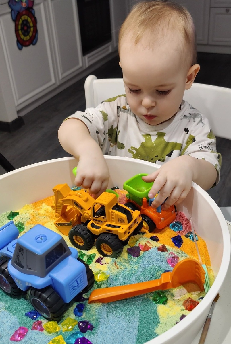 Разноцветный песок из манки 