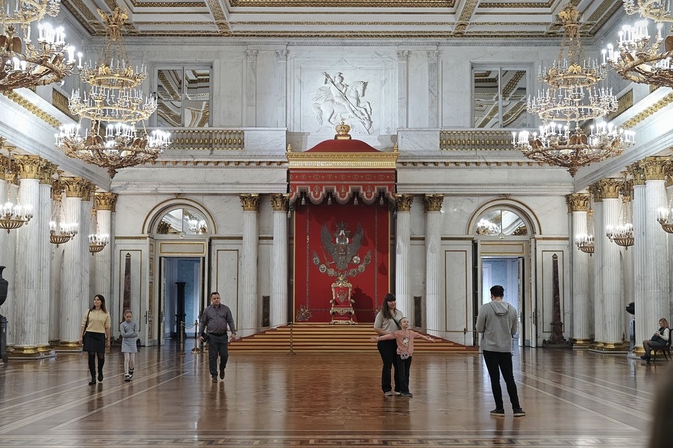    В Эрмитаже задержали нарушителя, он повредил статую императрицы Алексей БУЛАТОВ