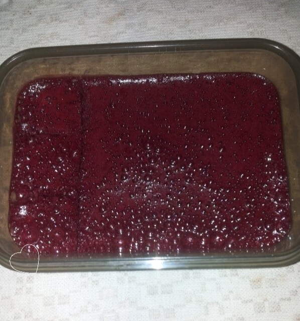 Фото автора. Порция суфле из одного стакана смородины.