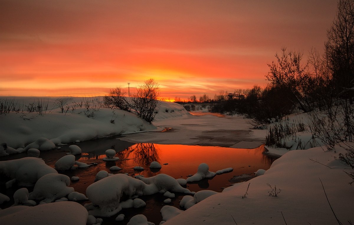 Карепанов Евгений. Алый закат. Изображение из открытых источников.
