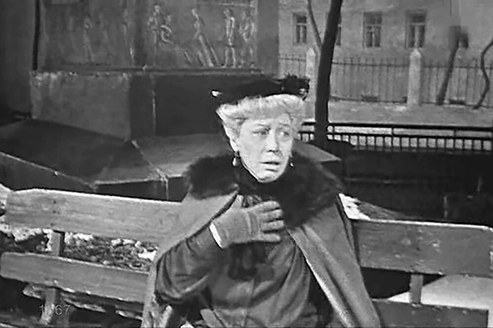    Евгения Ханаева. Кадр из фильма «Кремлёвские куранты» (1967)