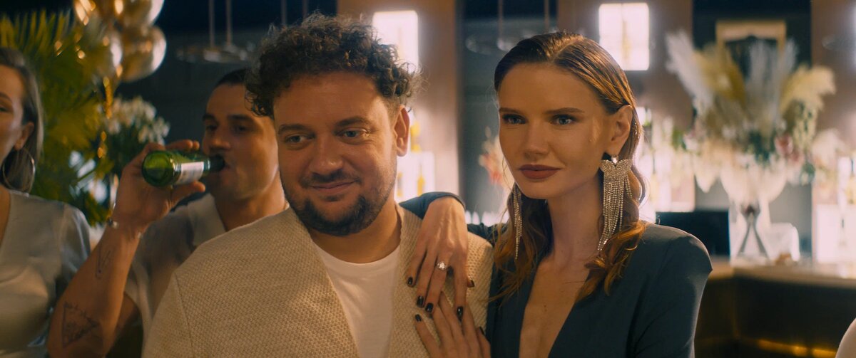 Кадр из фильма "Голосовой помощник" (источник: https://www.kinopoisk.ru/picture/4272263/) 