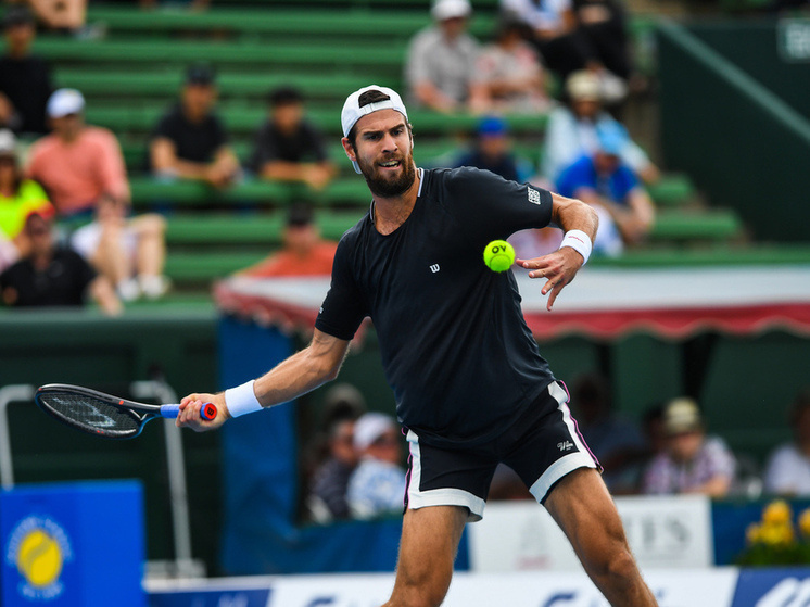     Карен Хачанов. Фото: Alexander Bogatyrev/Keystone Press Agency/Global Look Press