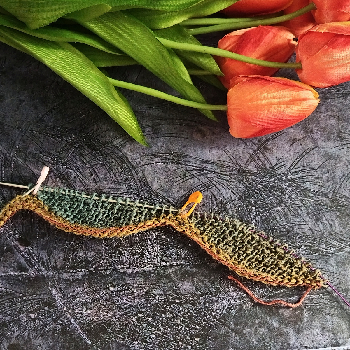 Как думаете, что вяжу такое, антистрессовое! 😉