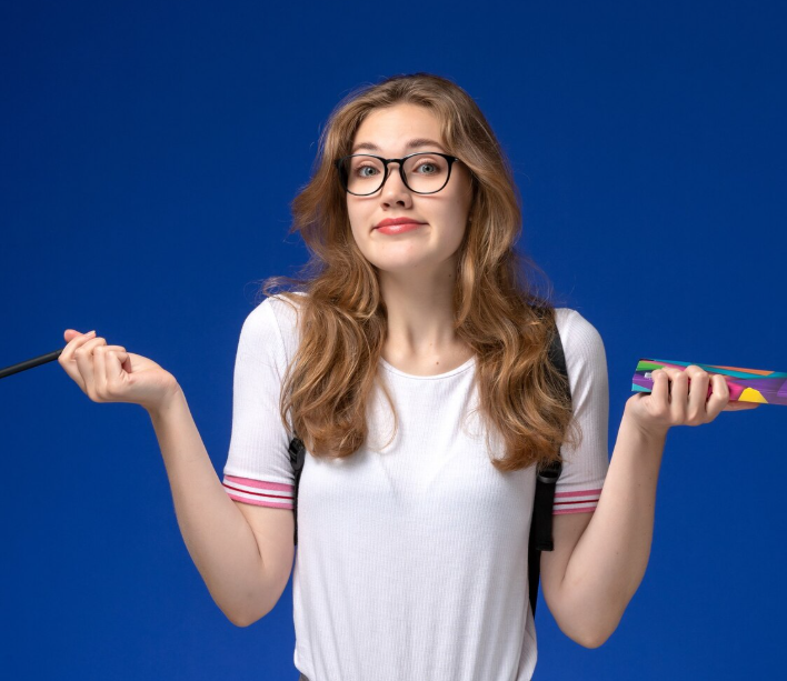 Источник изображения: https://www.freepik.com/free-photo/front-view-female-student-white-shirt-holding-pen-copybook-blue-wall_10907272.htm
